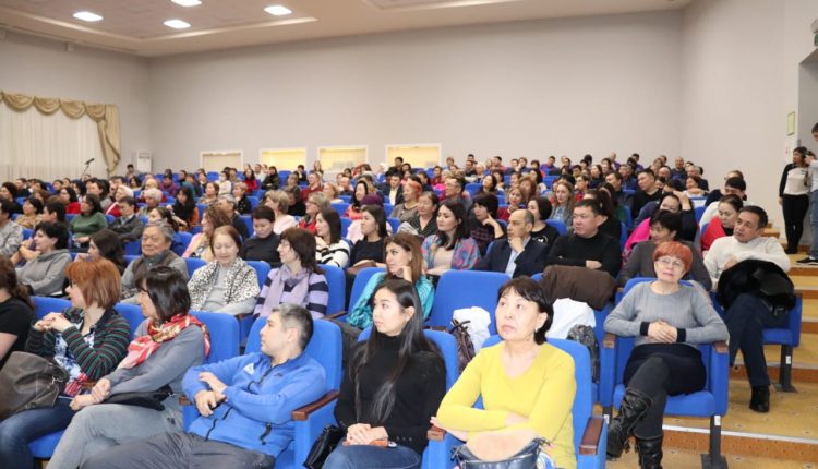 Специалисты НЦОЗ, врачи-невропатологи, реабилитологи, терапевты медорганизаций Астаны приняли участие на семинаре «Все о позвоночнике и суставах»