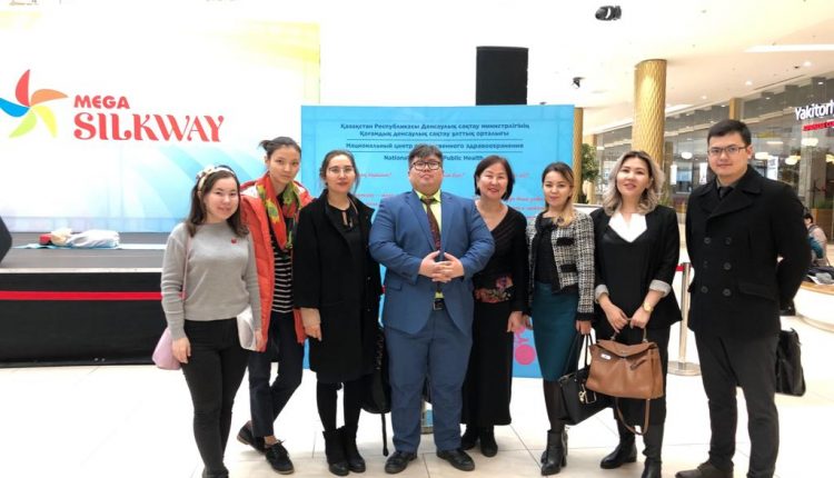Национальный центр общественного здравоохранения и УКЦ «Астана» провели для посетителей  MEGA Silk Way г.Нур-Султан мастер-класс «Ты можешь спасти жизнь!